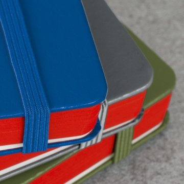 Leuchtturm1917 Orta Boy (A5) RED DOTS (Özel Seri) Not Defteri, Noktalı, Sert Kapak, Kraliyet Mavi