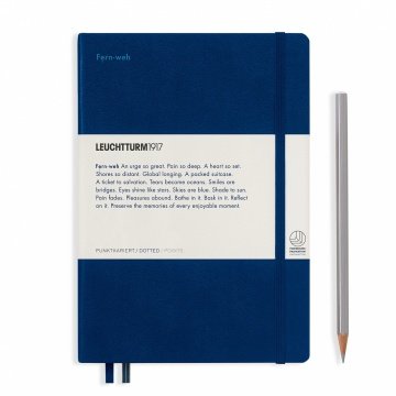 Leuchtturm1917 Orta Boy (A5), LEUCHTKRAFT (Özel Seri) Not Defteri, Noktalı, Sert Kapak, Noktalı - Lacivert, „FERNWEH“