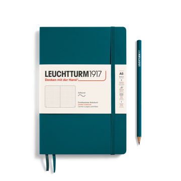Leuchtturm1917 Not Defteri Orta Boy (A5), Yumuşak Kapak, 121 Numaralandırılmış Sayfa, Pasifik Yeşili - Noktalı