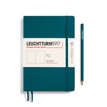 Leuchtturm1917 Not Defteri Orta Boy (A5), Yumuşak Kapak, 121 Numaralandırılmış Sayfa, Pasifik Yeşili - Düz