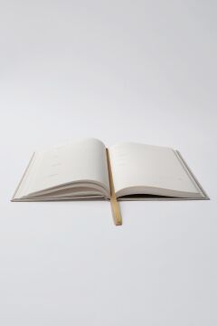 Lugat365 x Karatis 16*22 144 Yaprak Süresiz Ajanda, Krem