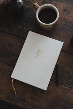 Lugat365 x Karatis 16*22 144 Yaprak Süresiz Ajanda, Krem