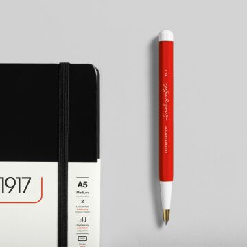 Leuchtturm1917 Drehgriffel Nr. 1, Siyah Mürekkepli Jel Kalem, Kırmızı