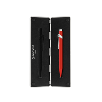 Caran d'Ache 849 XL Format Roller Kalem, Özel Metal Kutusu ile, Kırmızı - Mavi Mürekkep