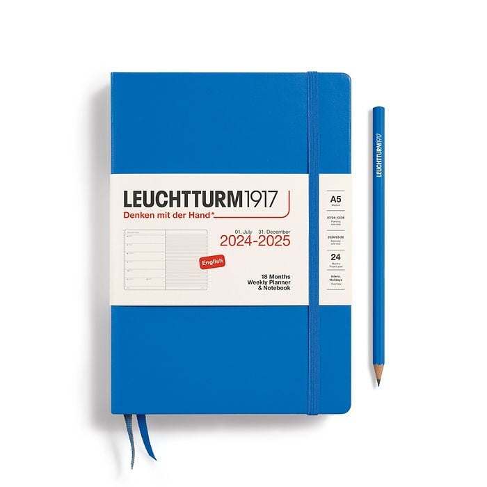 Leuchtturm1917 Haftalık Planlayıcı ve Not Defteri Orta Boy (A5) 2025, 18 Aylık, İngilizce, Gökyüzü Mavi