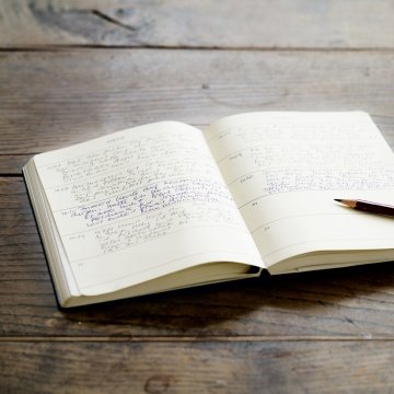 Leuchtturm1917 ''Some Lines a Day'' - 5 Yıllık Anı/Hatıra Defteri, Liman Kırmızısı