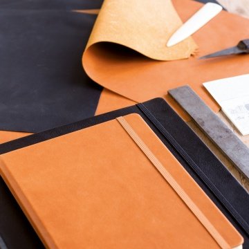 Leuchtturm1917 Not Defteri Cep Boy (A6), Deri Kapak Siyah - Noktalı