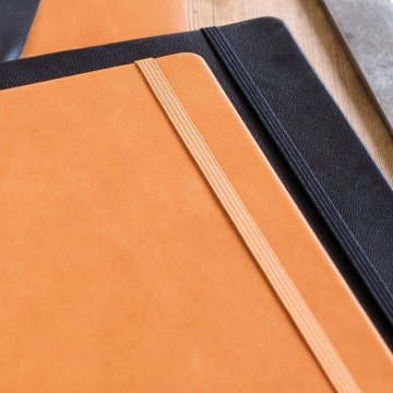 Leuchtturm1917 Not Defteri Cep Boy (A6), Deri Kapak Siyah - Noktalı