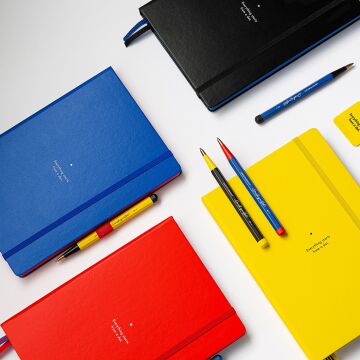 Leuchtturm1917 Bauhaus Serisi Not Defteri, Orta Boy (A5), Sert Kapak, 251 Numaralandırılmış Noktalı Sayfa,