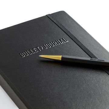 Leuchtturm1917 Drehgriffel Nr. 1 Özel Bullet Journal Serisi, Siyah Mürekkepli Jel Kalem, Siyah-Altın Sarısı Kasa