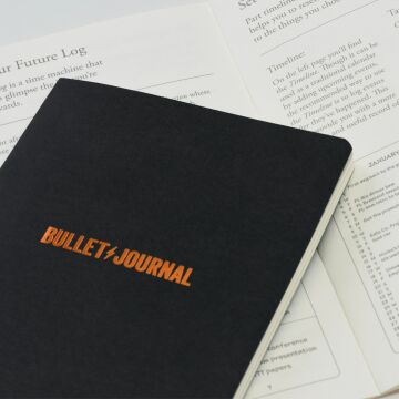 Leuchtturm1917 Bullet Journal 2 Not Defteri, Orta Boy (A5), Sert Kapak, 206 Numaralandırılmış Noktalı Sayfa,