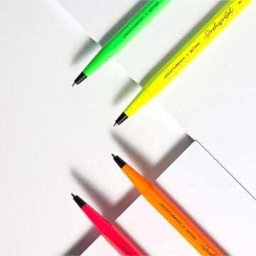 Leuchtturm1917 Luminous Limited Edition Serisi Drehgriffel Nr. 1, Siyah Mürekkepli Tükenmez Kalem, Fosforlu Renkler, Luminous Yeşil