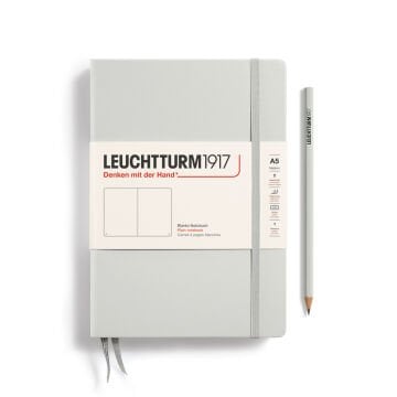 Leuchtturm1917 Doğal Renkler Serisi Not Defteri, Orta Boy (A5), Sert Kapak, 251 Numaralandırılmış Sayfa, Açık Gri - Çizgili
