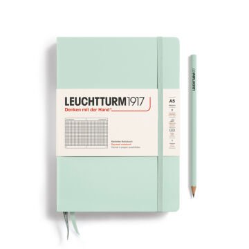 Leuchtturm1917 Doğal Renkler Serisi Not Defteri, Orta Boy (A5), Sert Kapak, 251 Numaralandırılmış Sayfa, Nane Yeşili - Kareli
